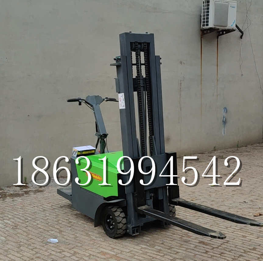 葫芦岛市优程全电动叉车插腿式堆高车液压装卸车1.5吨升高小型站驾式铲车